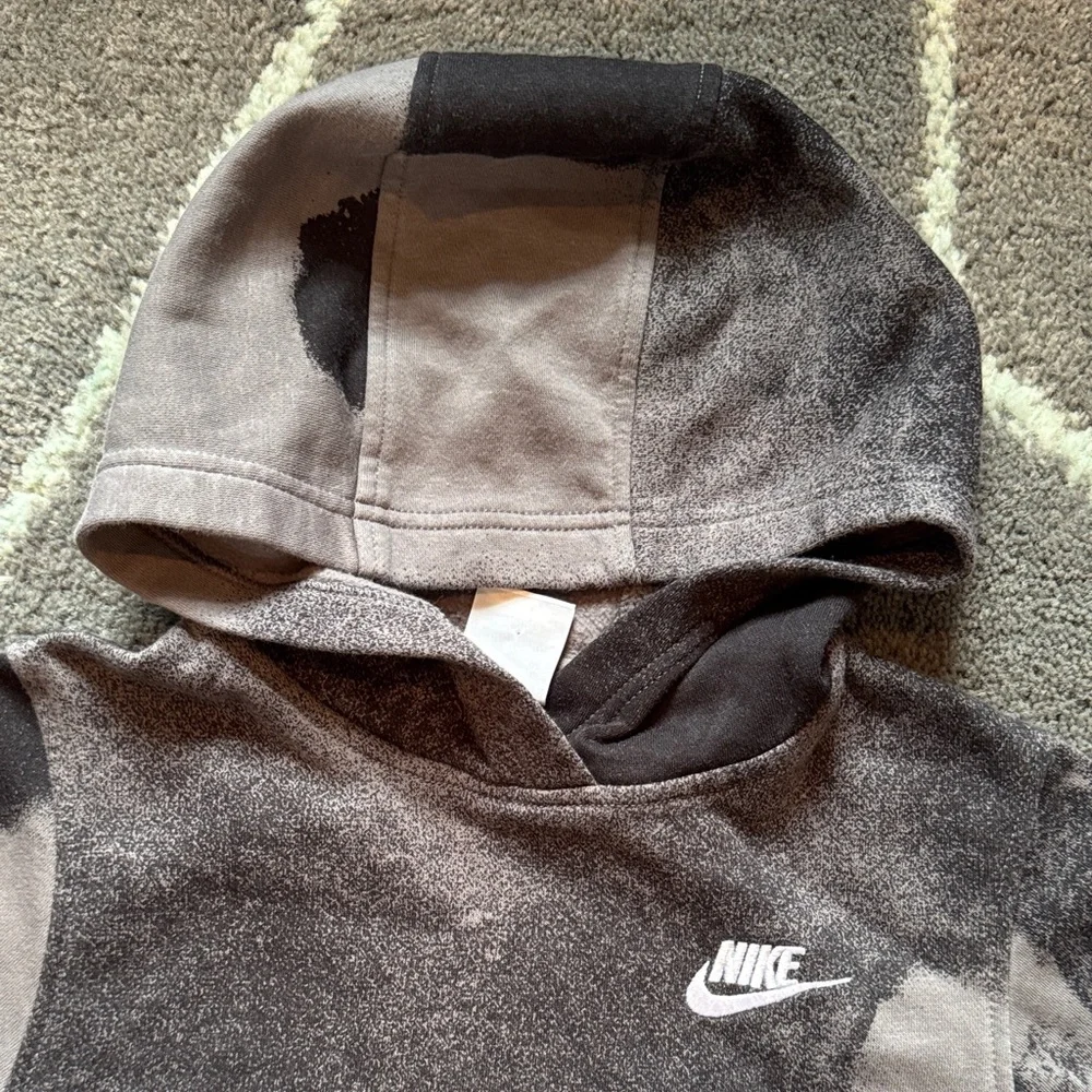 Nike hoodie size